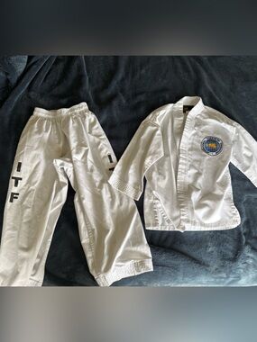 Kids taekwondo outfit size 0 has some stains as pictured